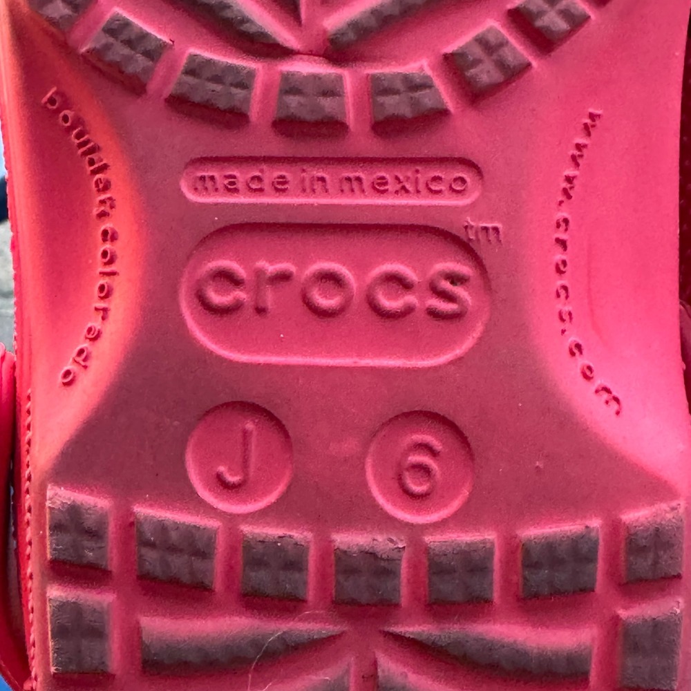 Crocs Kids Classic Clog Red Slip On Water Shoes Size J6 Youth - Picture 3 of 4